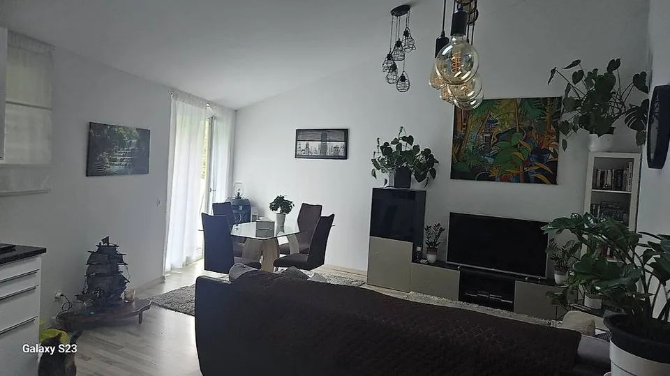 Appartement mansardé lumineux de 3,5 pièces à Torricella-Taverne