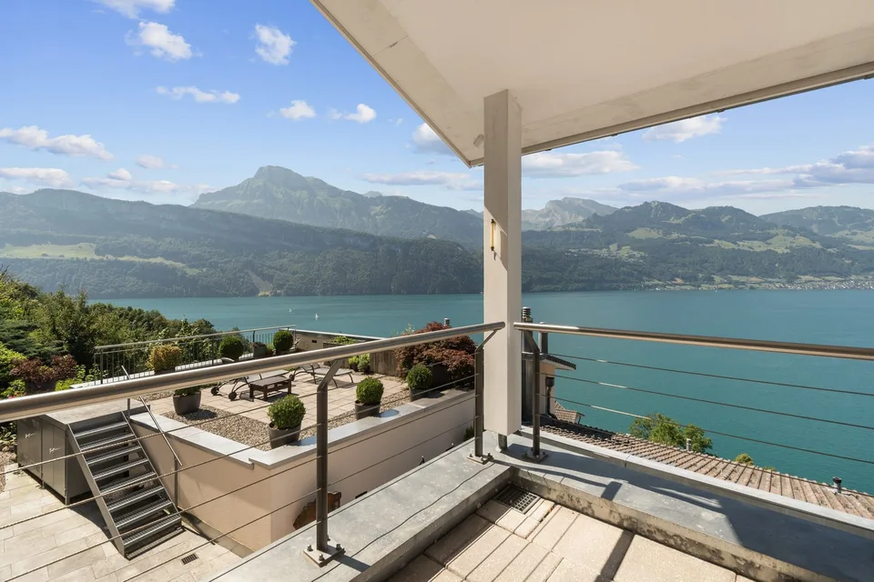 Dreamy living with huge garden and unobstructed lake & Alpine view