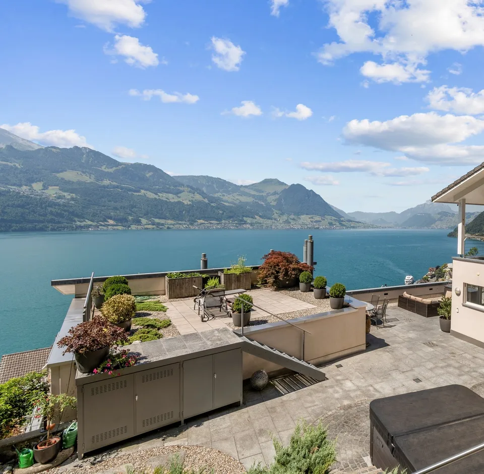 Traumhaftes Wohnen mit riesigem Garten und unverbaubarem See & Alpenpa