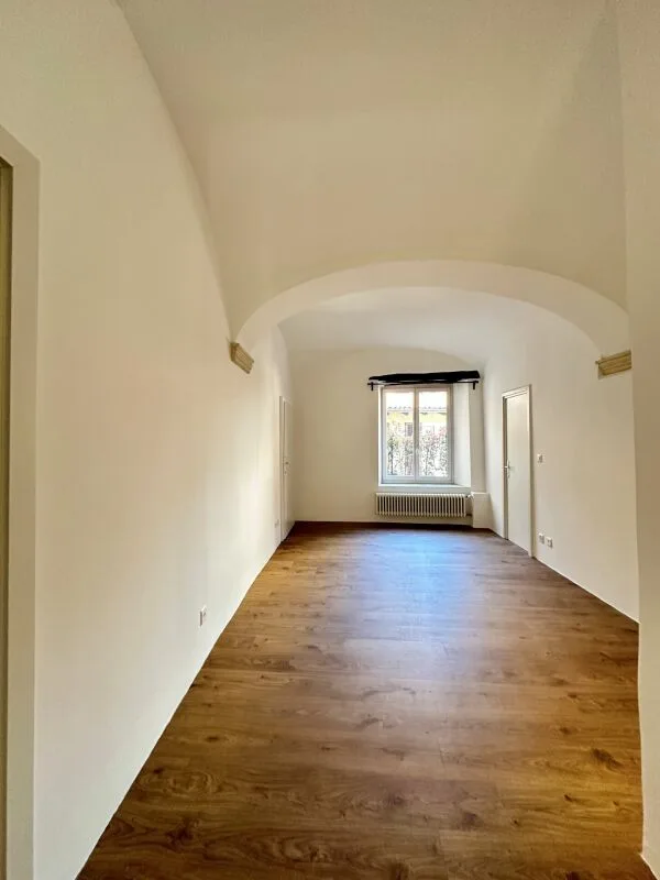 Charming 3-room apartment in historic house near the lake