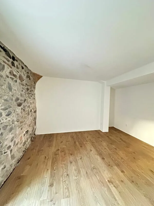 Charming 3-room apartment in historic house near the lake