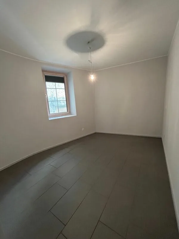 Wohnung frisch renoviert im Kern von Rovio (Val Mara)