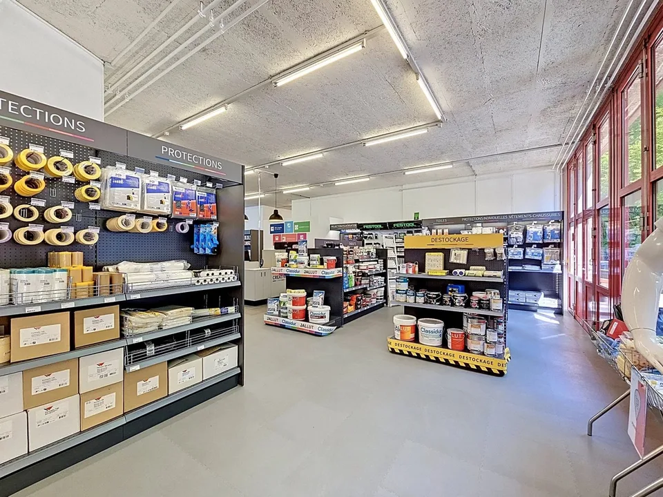 Spécial investisseur - Grande surface commerciale à deux pas du centre-ville