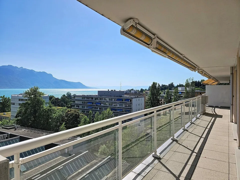 Superbo attico di 4 stanze con grande terrazza e vista panoramica