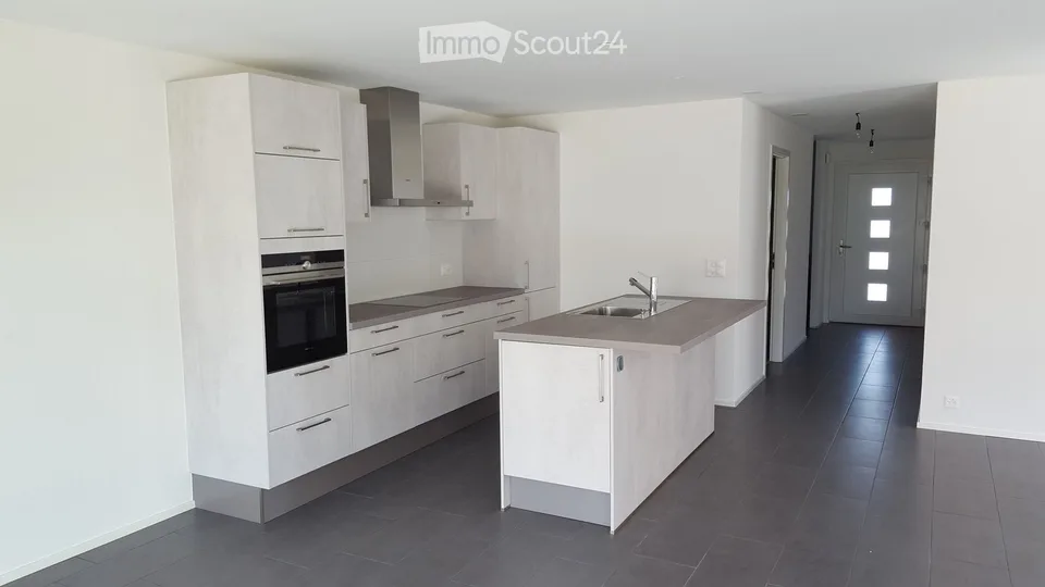 Spacious 2.5-room apartment (80 m²) with large private garden