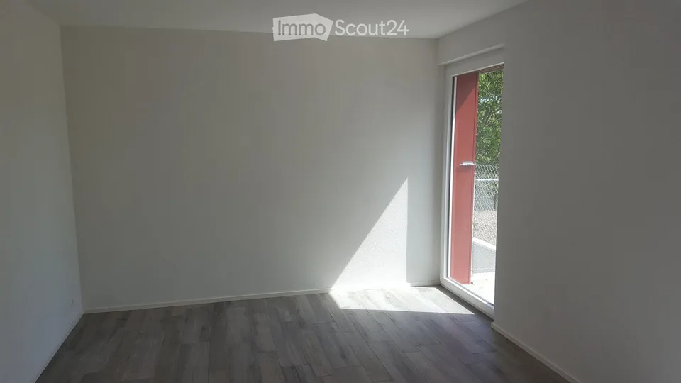 Spacious 2.5-room apartment (80 m²) with large private garden