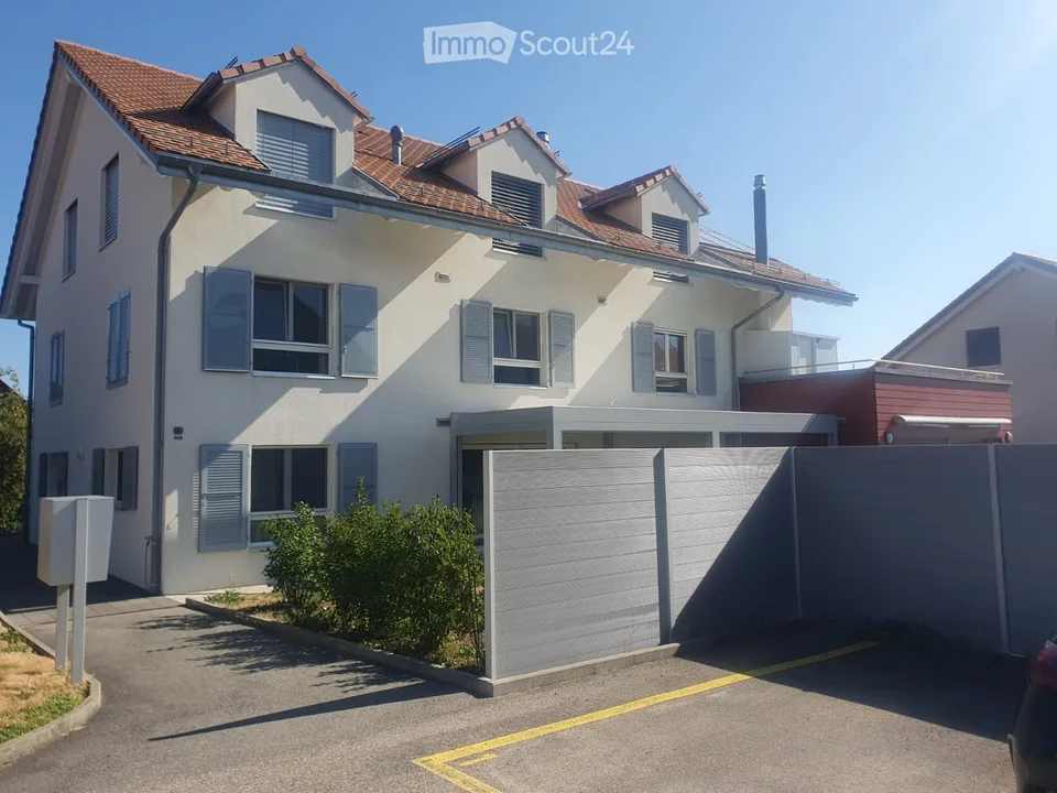 SPACIEUX APPARTEMENT 2.5 PIÈCES (80 M²) AVEC GRAND JARDIN PRIVATIF