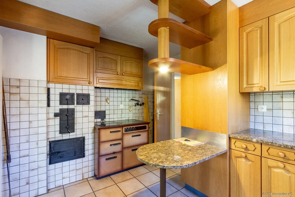 Einfamilienhaus mit Renovationspotential, direkt angrenzend an die Lan
