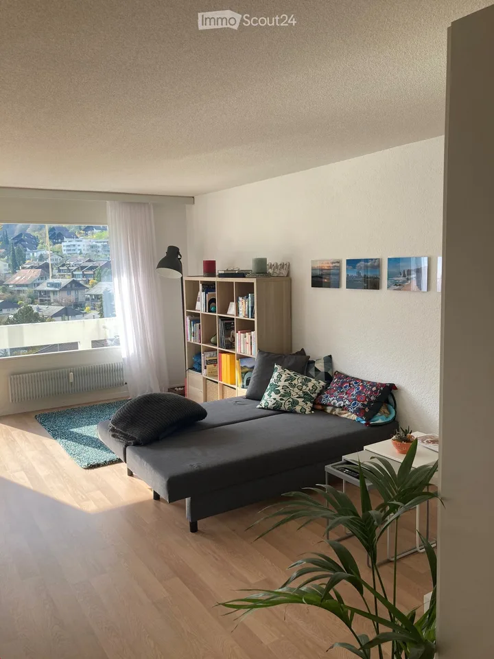 Charmant appartement 2.5 pièces avec balcon vitré, piscine et garage, vue sur le Gurten et la verdure