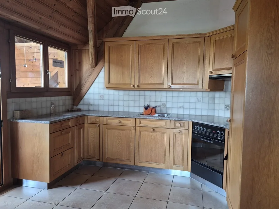 Charmante 4.5-Zimmer-Dachwohnung mit Balkon in Längenbühl