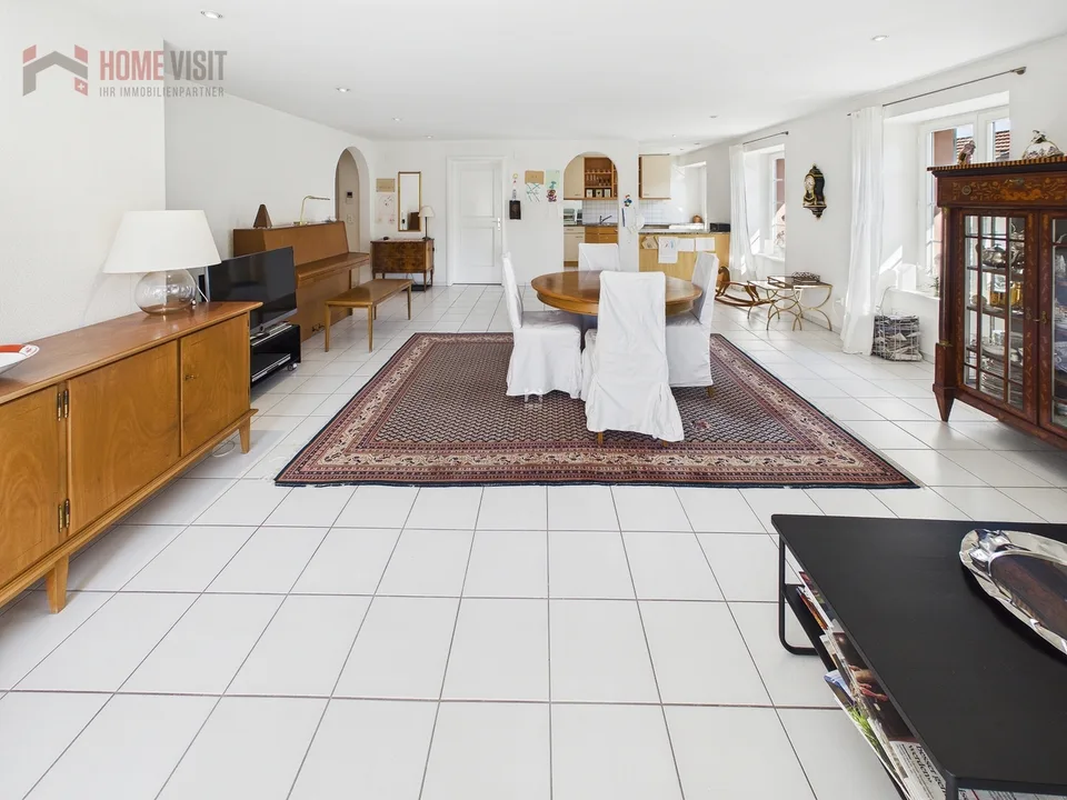 Stilvolle 3.5-Zimmer-Wohnung mit grossem Balkon