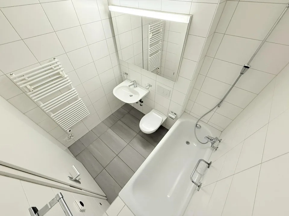 Appartement confortable de 2.0 pièces avec balcon dans le quartier de Hirzbrunnen