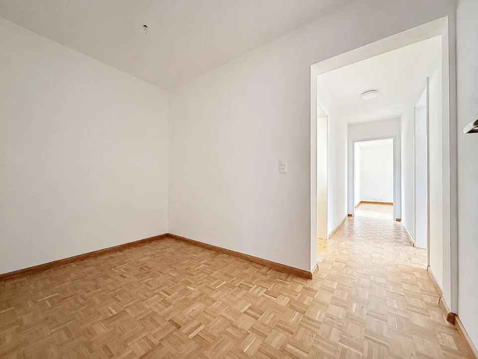Appartement confortable de 2.0 pièces avec balcon dans le quartier de Hirzbrunnen