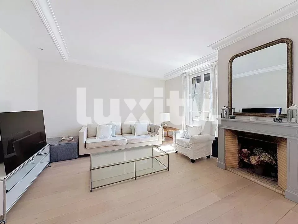 APPARTEMENT MEUBLÉ À DEUX PAS DU VIEUX CAROUGE