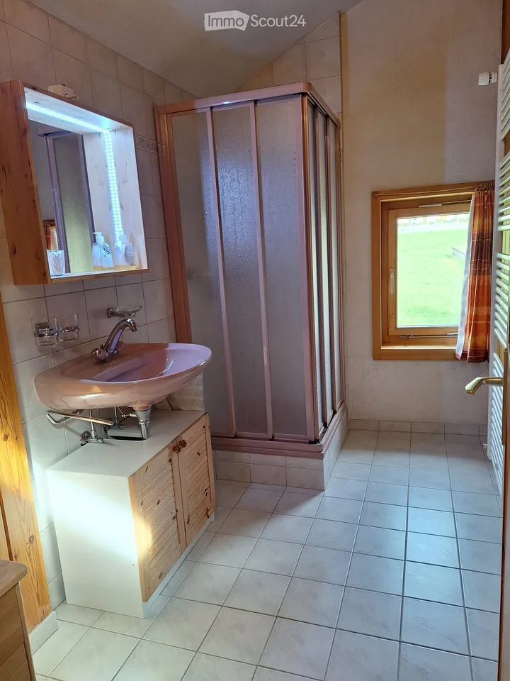 Charmante 3-Zimmer-Dachwohnung in Degen, Graubünden