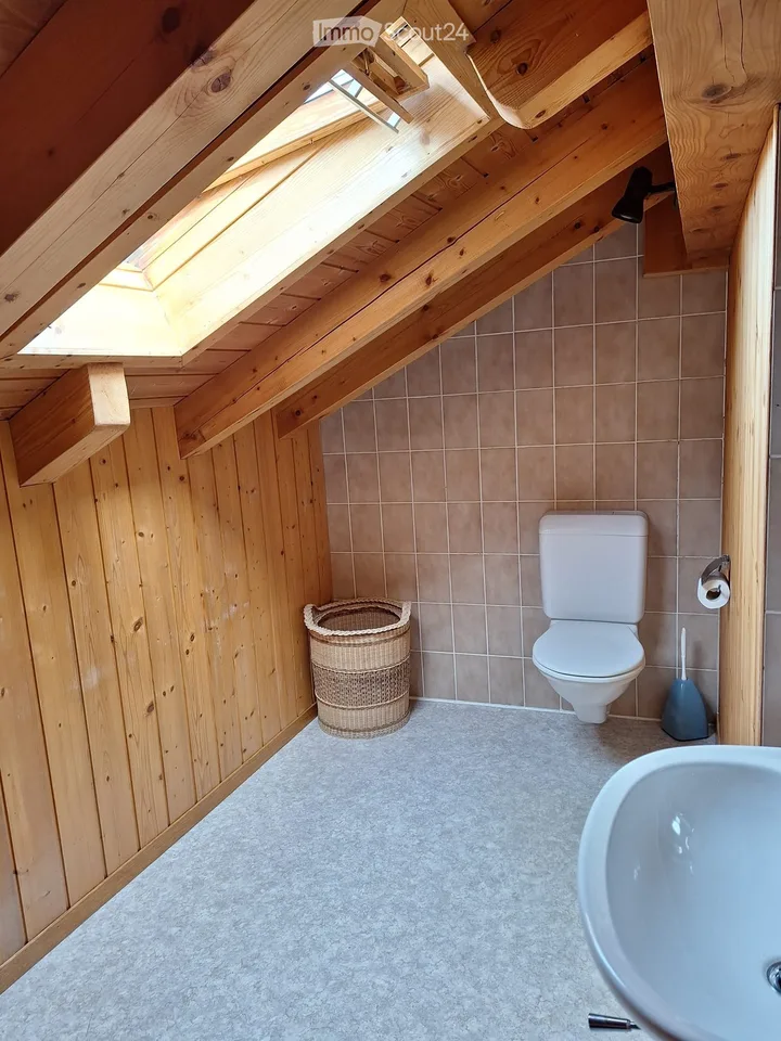 Charmante 3-Zimmer-Dachwohnung in Degen, Graubünden