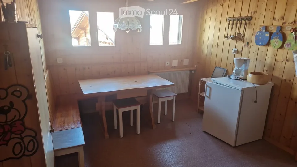 Charmante 3-Zimmer-Dachwohnung in Degen, Graubünden