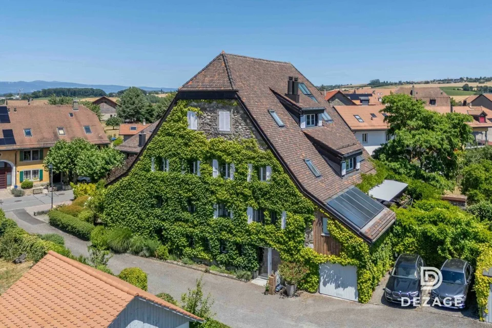 Apartment with character and panoramic views and garden in the heart of the village!