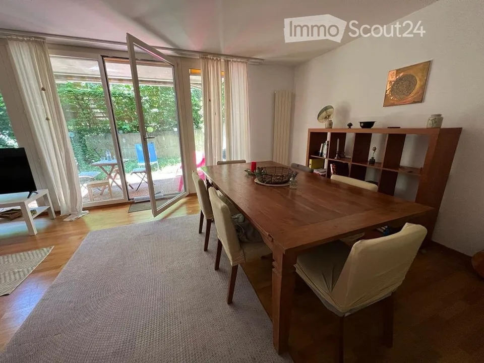Room in shared apartment next to CHUV