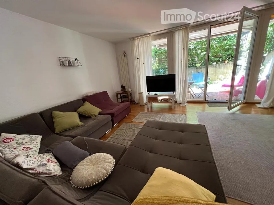 Room in shared apartment next to CHUV