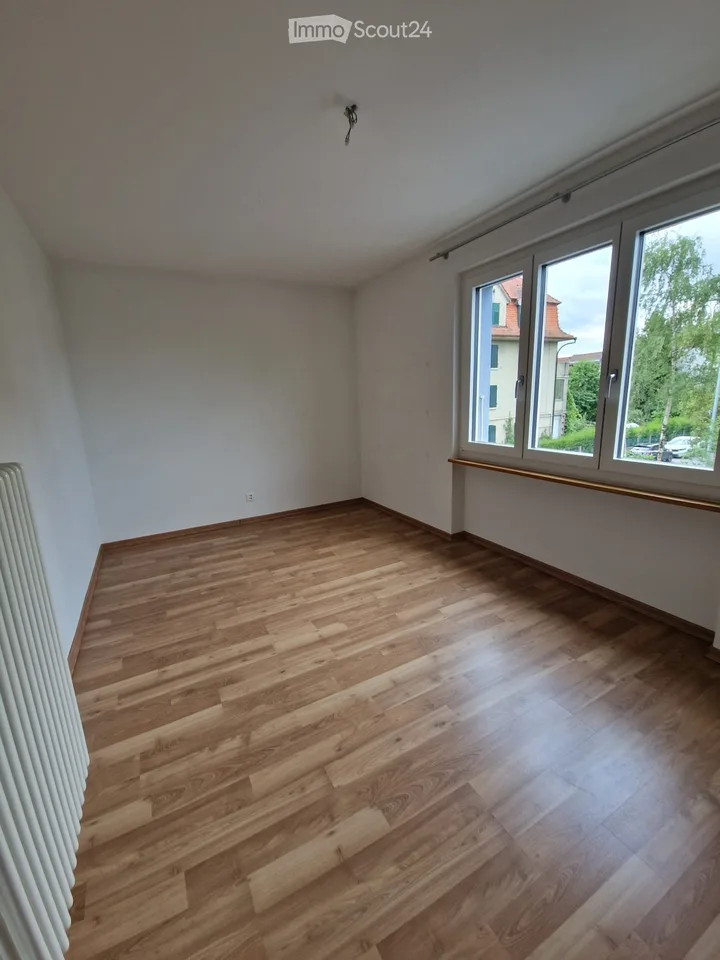 Delizioso appartamento di 3 locali con balcone a Nidau – disponibile immediatamente