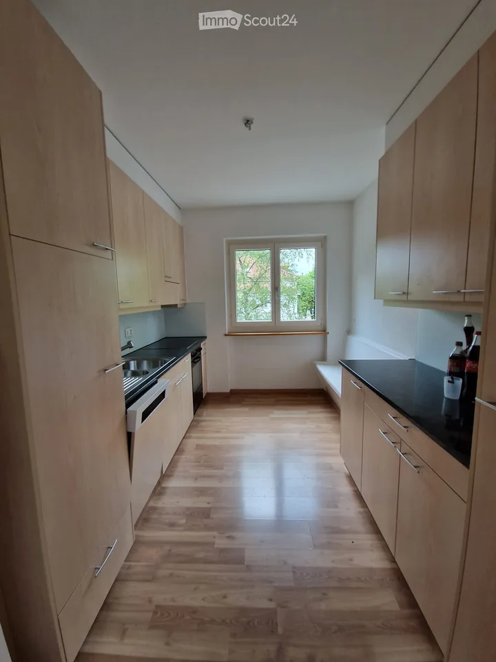 Delizioso appartamento di 3 locali con balcone a Nidau – disponibile immediatamente