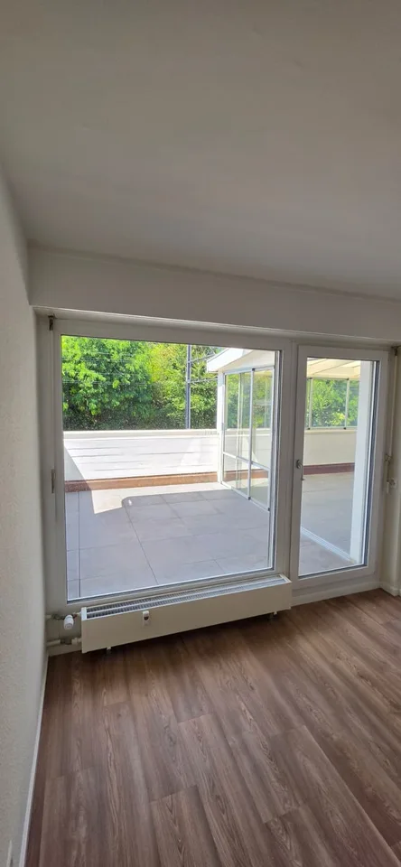 Frisch renovierte 2ZimmerWohnung mit grossem Balkon  2 Min. zum Tram