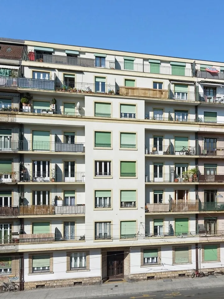 Attique moderne avec balcons - Jonction