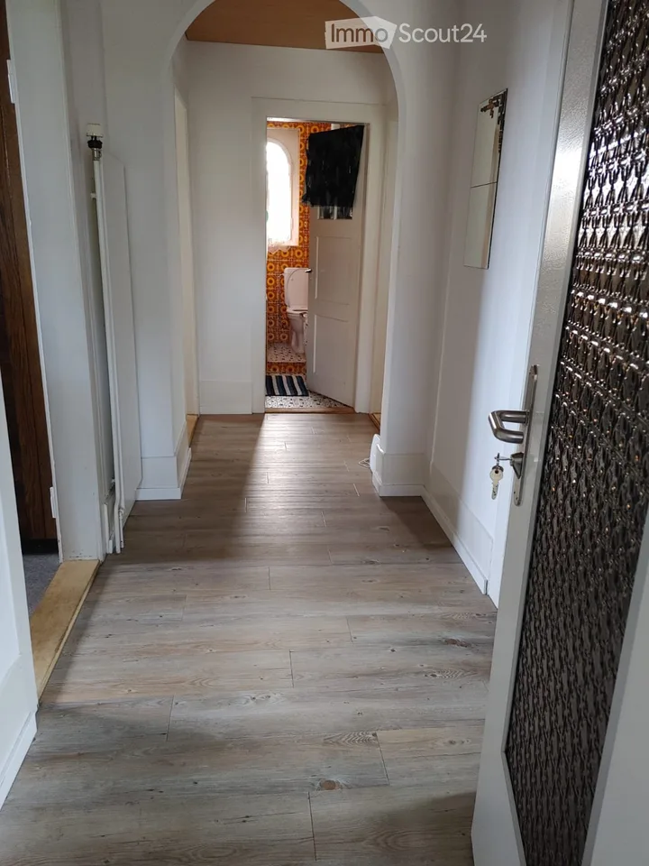 Helle 3-Zimmerwohnung mit grossem Balkon in 3-Familienhaus zu vermieten