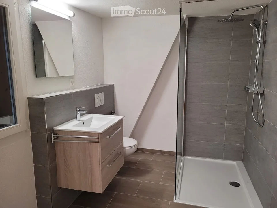 Charmante 2.5-Zimmer-Dachgeschosswohnung an ruhiger Lage in St. Pantaleon