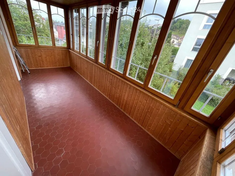 3.5 room old building apartment including 1 garage and 1 parking space