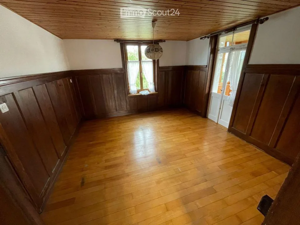 3.5 room old building apartment including 1 garage and 1 parking space