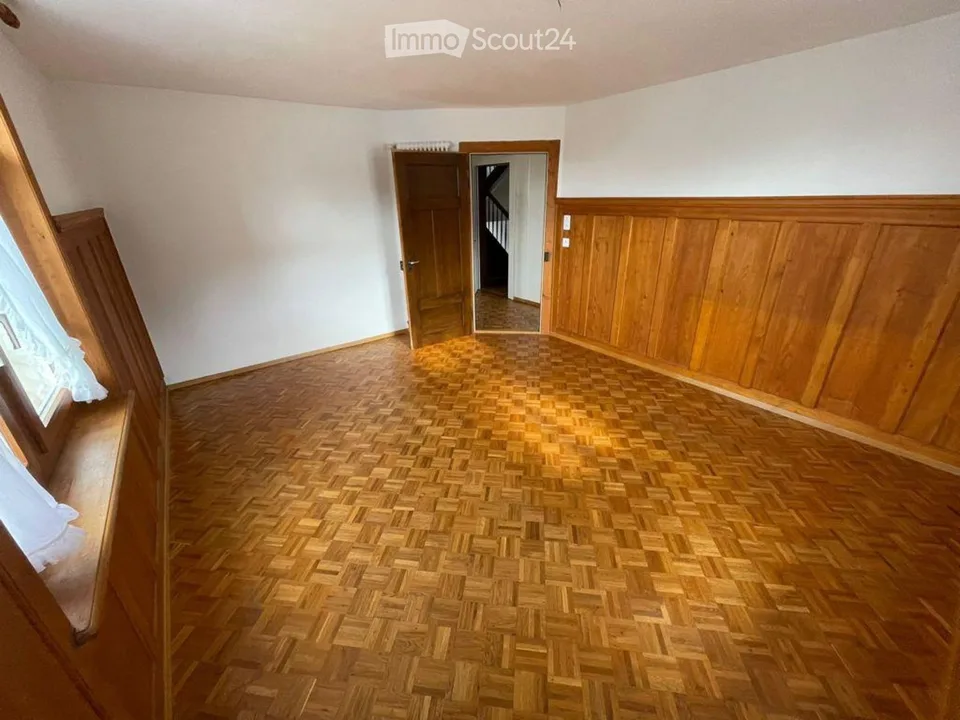 3.5 room old building apartment including 1 garage and 1 parking space