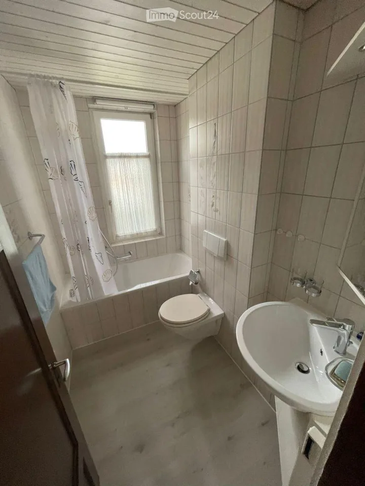 3.5 room old building apartment including 1 garage and 1 parking space