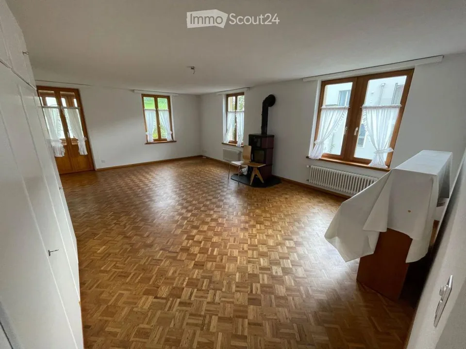 3.5 Zimmer Altbau-Wohnung inkl. 1 Garage- und 1 Parkplatz