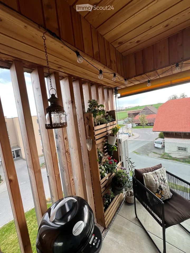 Beautiful 3.5-room apartment with balcony and parking space
