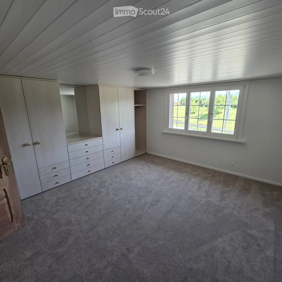 Charmant appartement rénové de 4 pièces dans un immeuble ancien sur la Hauptstrasse à Au SG
