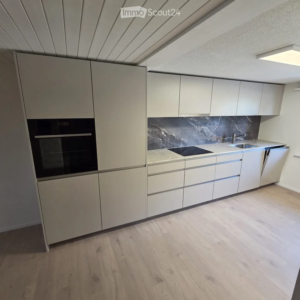 Charmant appartement rénové de 4 pièces dans un immeuble ancien sur la Hauptstrasse à Au SG