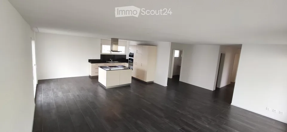 Bright 5.5-room apartment with balcony and beautiful view in Düdingen