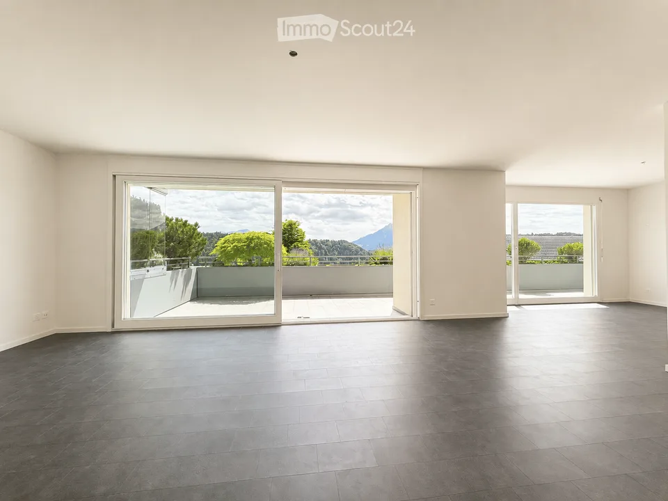 Dreamy panoramic view & absolute tranquility – spacious 5½-room terrace apartment in Adligenswil Lucerne – photo 2 of 9