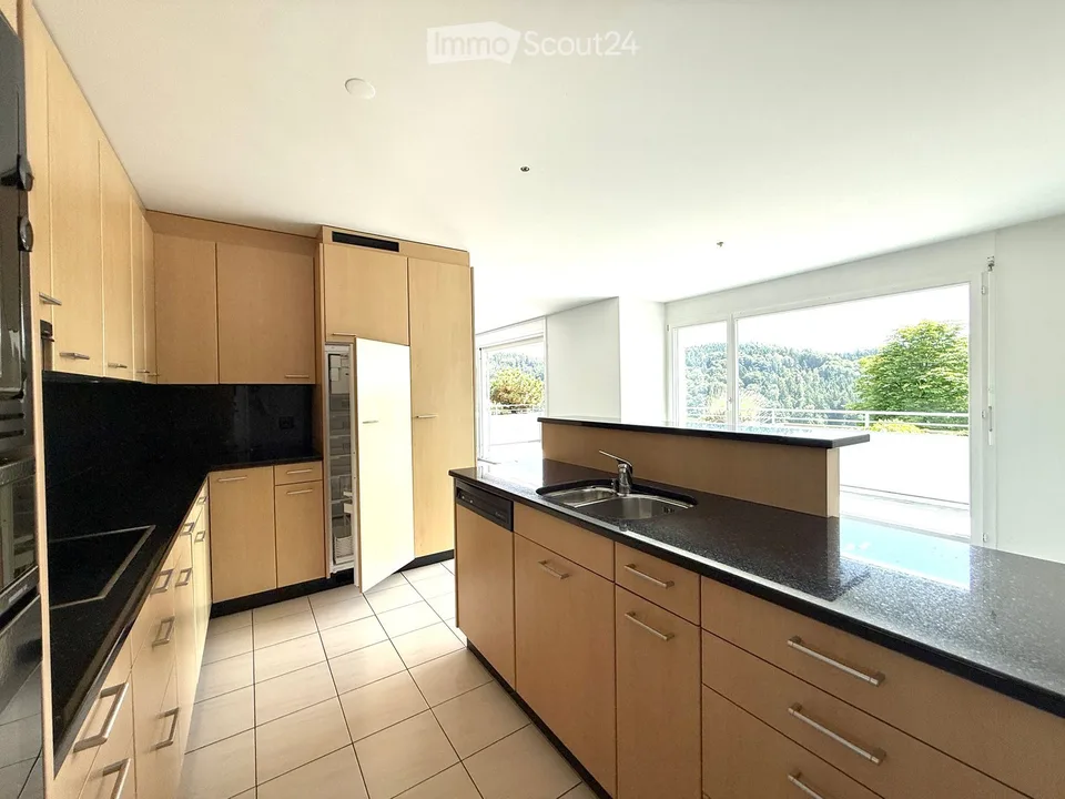Dreamy panoramic view & absolute tranquility – spacious 5½-room terrace apartment in Adligenswil Lucerne – photo 3 of 9