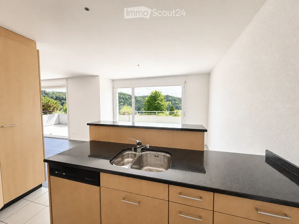 Dreamy panoramic view & absolute tranquility – spacious 5½-room terrace apartment in Adligenswil Lucerne – photo 4 of 9