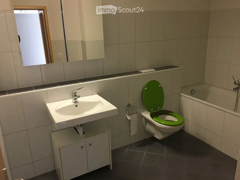 Attractive 4-room apartment with garden terrace, garage / near public transport