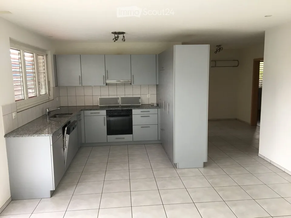 Attractive 4-room apartment with garden terrace, garage / near public transport