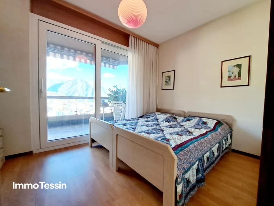 GELEGENHEIT: Luxuswohnung an top Lage mit Pool & Seesicht über Lugano auf den Lago Lugano