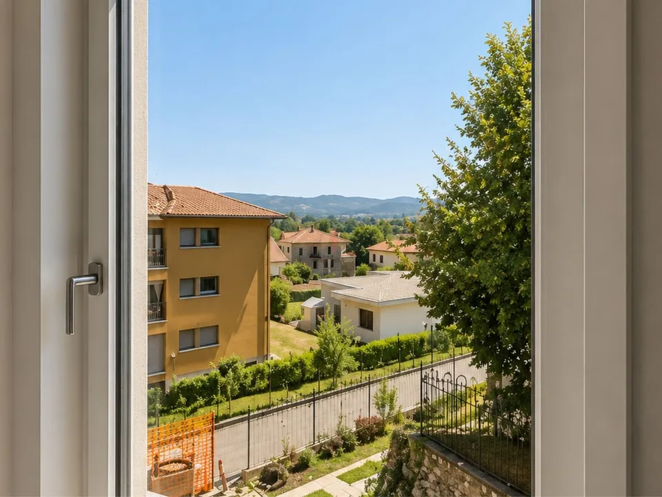 Exclusive 4.5 Room Apartment with Balcony in Renovated Residence