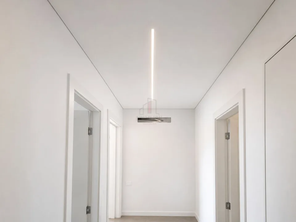 Exclusive 4.5 Room Apartment with Balcony in Renovated Residence