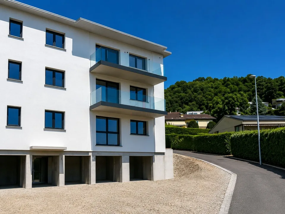 Exclusive 4.5 Room Apartment with Balcony in Renovated Residence