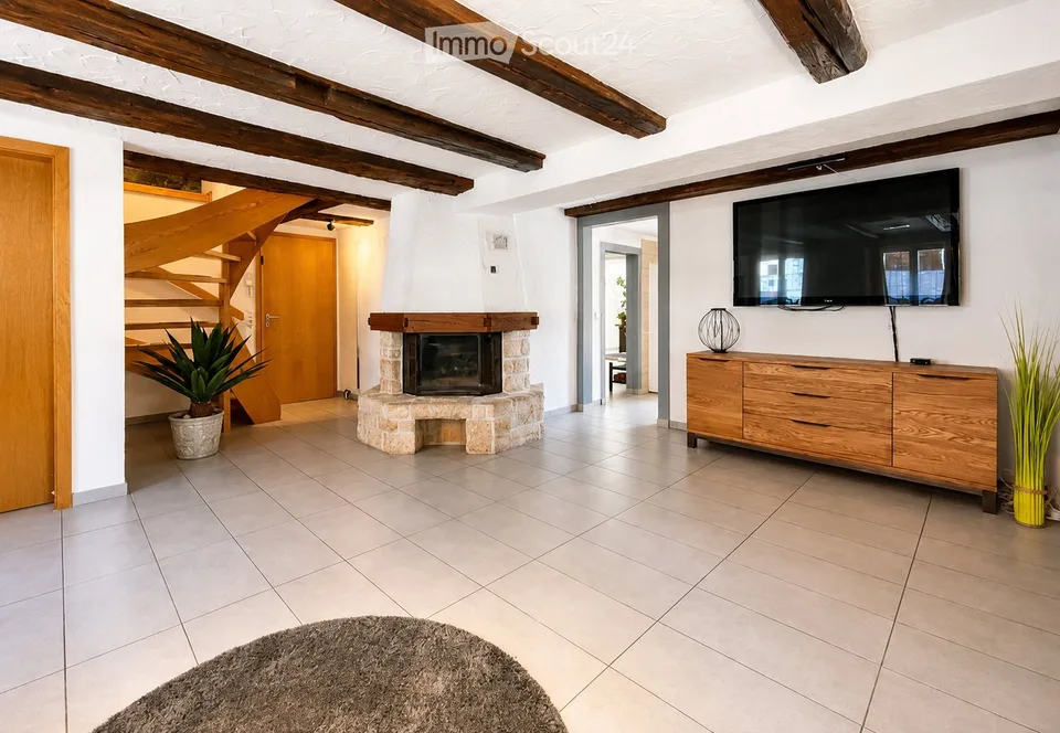 Grosszügige 5.5-Zimmer-Maisonette mit Terrasse & Sitzplatz in Zeiningen