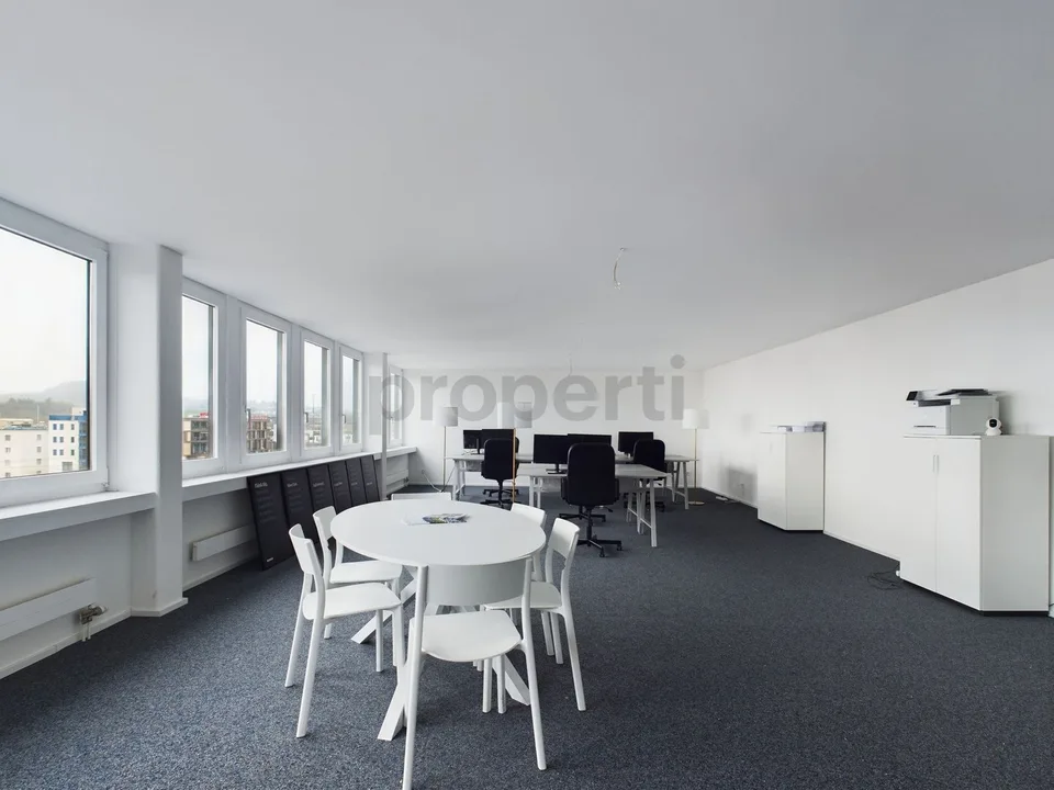 Einzigartiges und lichtdurchflutetes Büro in Emmen am Bahnhof